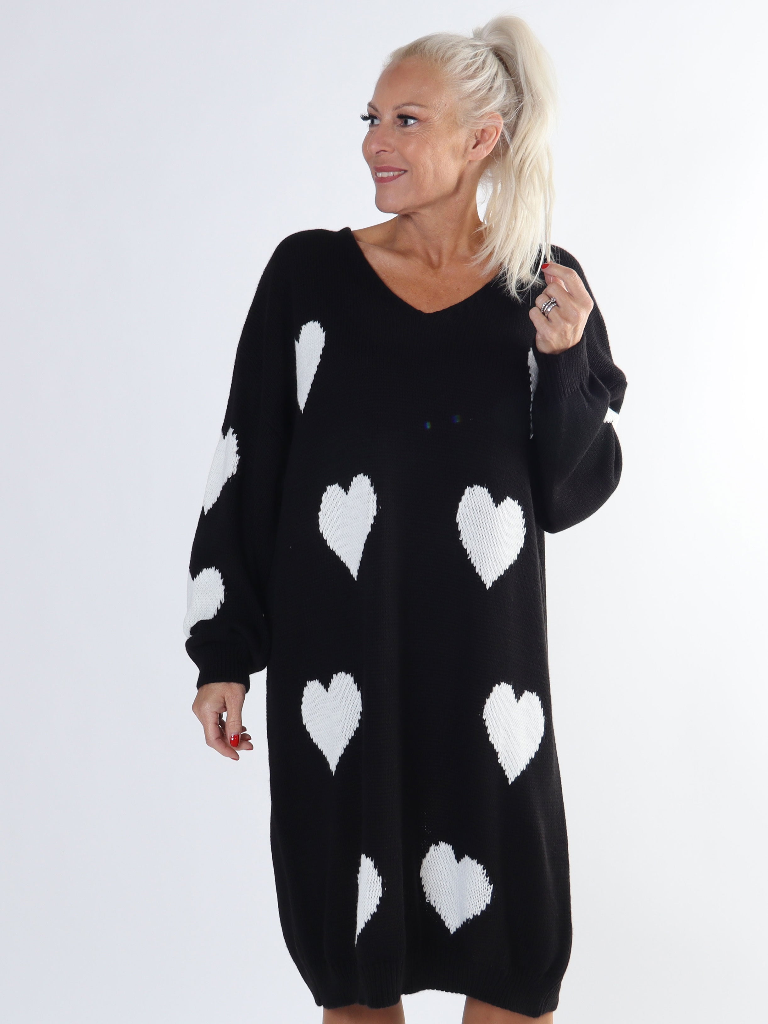 Lela - Stickad klänning med hjärtan i stora storlekar